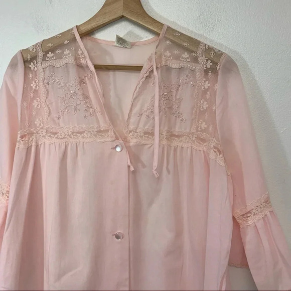 Intime  Nightgown Robe Small  Pastel Pink  Lace Embroidery Pockets Button Front - Picture 2 of 11